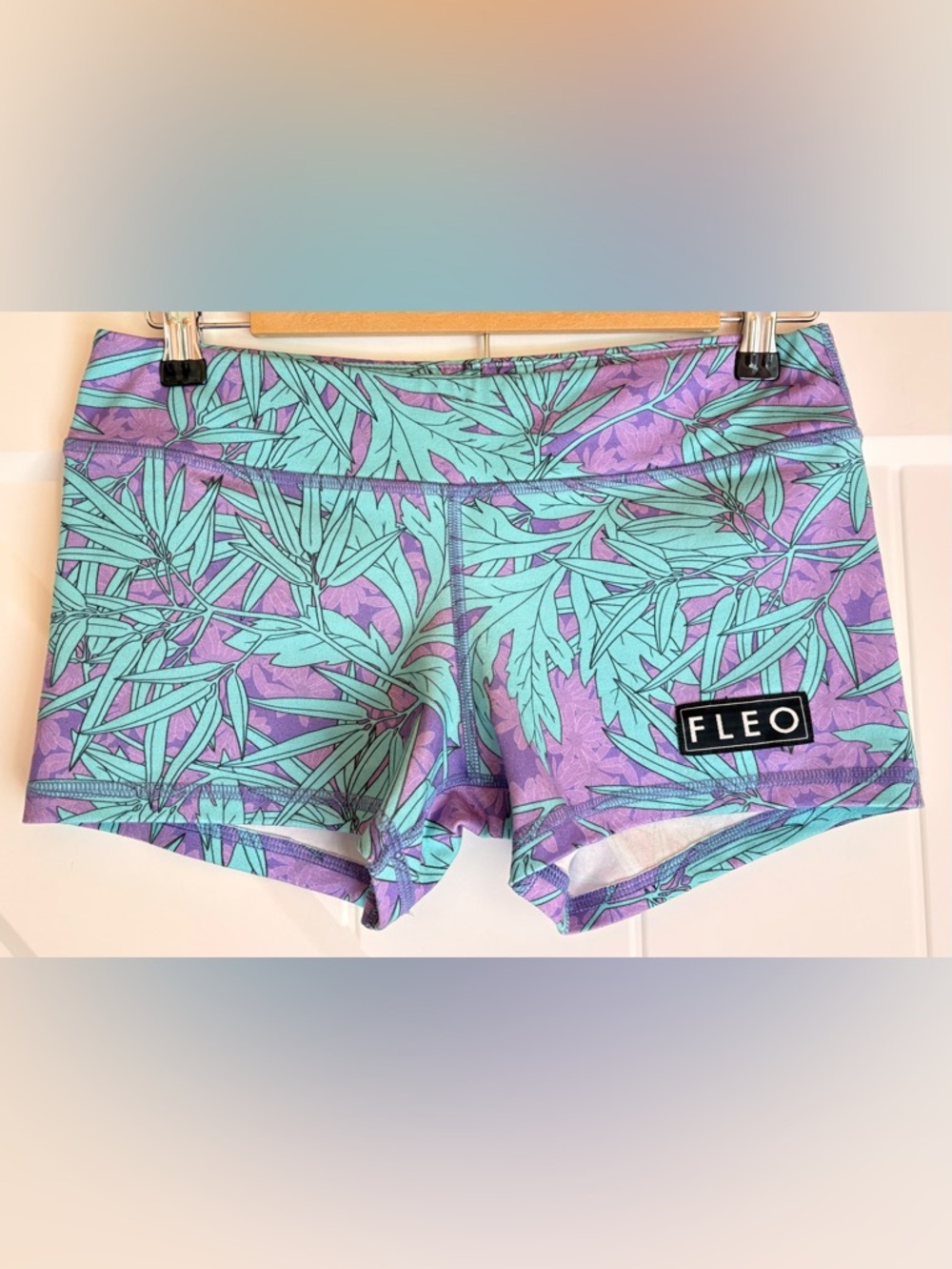 Fleo Tropical Leaf Print Booty Shorts M Purple Teal 2.5”